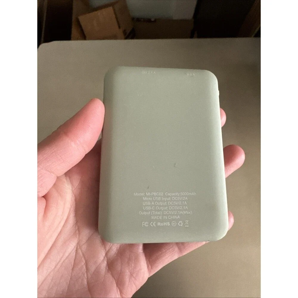 Mercury Power Bank Model Mi-pbc02 2.1 Output/input no cords included green